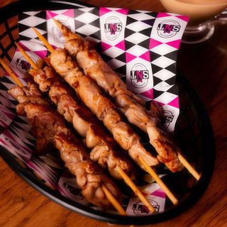 BROCHETAS DE POLLO + SALSA