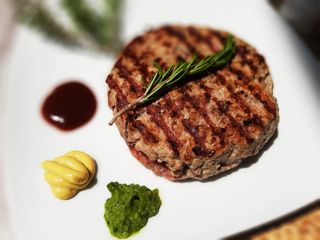 Hamburger al piatto