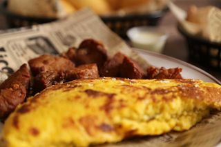 Cachapa Con Carne Mechada Y Queso (1 Ud.)