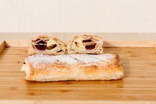 Ștrudel cu vișine și vanilie