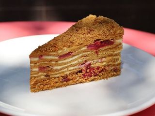 Медівник з вишнею