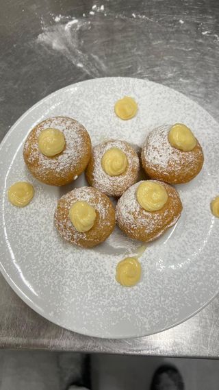 Minubun ripieni di crema pasticcera 