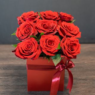 Love at first sight, cutie cu 9 trandafiri rosii