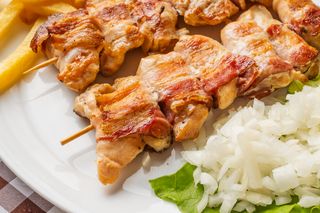 Rolovani pileći ražnjić 400g