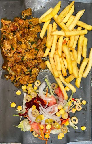 Plato Combinado De Pinchos De Carne