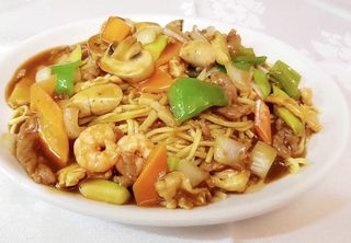 Tallarines fritos de La Casa