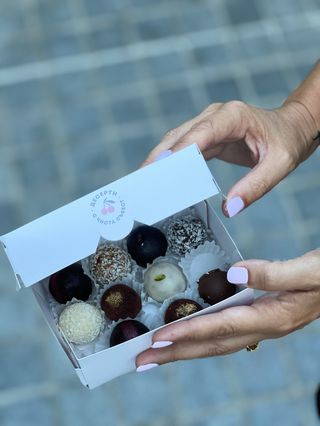 Ръчно изработени шоколадови бонбони (10бр 150г)
