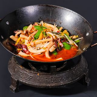 Scodella di fuoco con calamaro