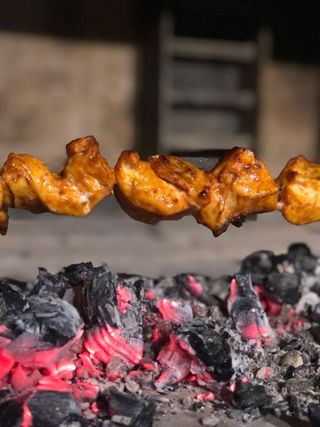 ქათმის მწვადი/Chicken barbecue/Куриный шашлык