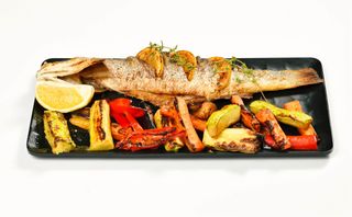 Лаврак с печени зеленчуци-400гр