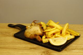 Mezzo pollo e patatine