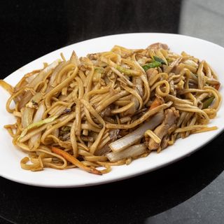 29. Tallarines Fritos Con Pollo