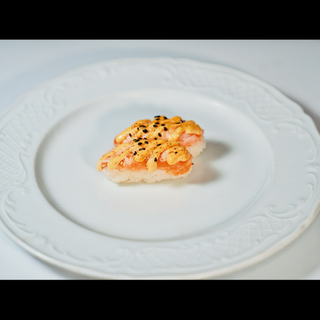 42. Nigiri salmón flameado (2 uds.)