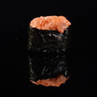 Гункан Лосось (40г)