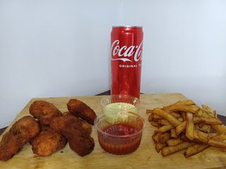 Комбо Курячі нагетси, картопля фрі, Coca Cola з/б (150г/150г/330мл)