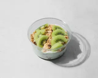Bol de Yogur + Fruta Fresca + Muesli