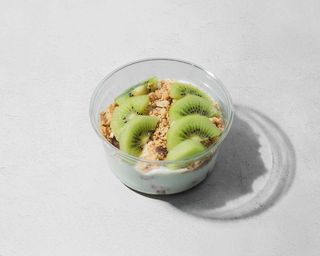 Bol de Yogur + Fruta Fresca + Muesli