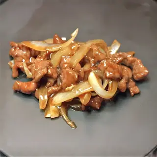 Ternera con cebolla