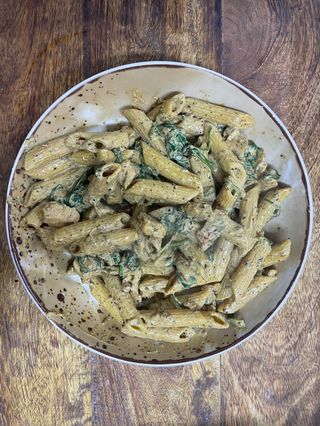 Penne z suszonymi pomidorami i kurczakiem