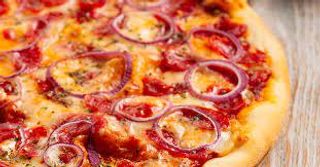 Salsiccia, cipolla caramellata, peperoni