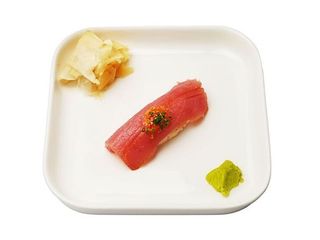 Нігірі з тунцем і томатним айолі (30g)