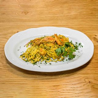 Tagliolini con gamberi, zucchine in fiore e crema di zafferano