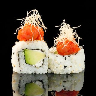 Uramaki atún picante