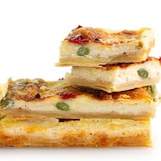 Ración Coca De Bacalao, Salmón Y Trigueros 