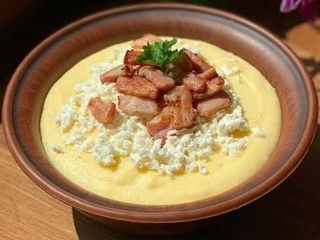 Банош з шкварками, бринзою та сметаною (0.350kg)