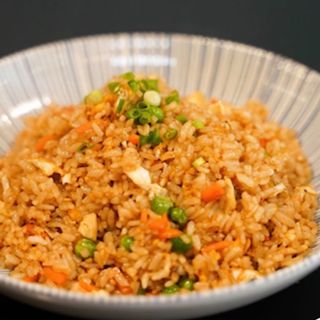 Yakimeshi  bacon con verduras 