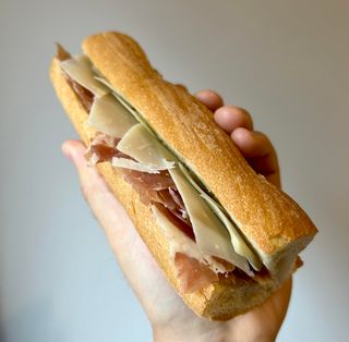Bocadillo de serrano y mantequilla