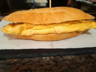 Bocadillo De Tortilla Francesa Al Gusto