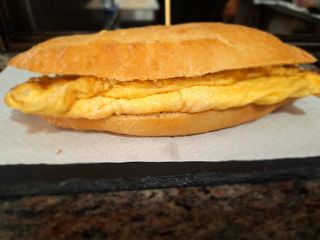 Bocadillo De Tortilla Francesa Al Gusto