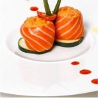 Gunkan spicy salmon