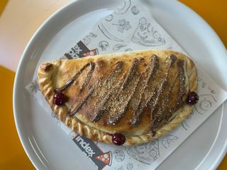 Slatka piroška od višnje