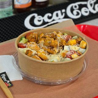 Салат «Цезарь» с курицей/ Salată Caesar cu Pui