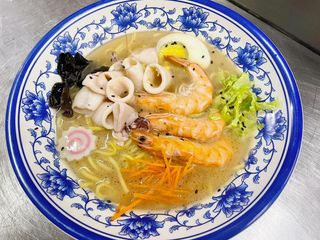 R07 Ramen con brodo di pesce