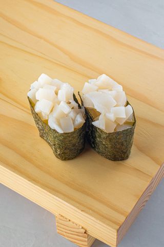 Gunkan spicy morski češalj 65g