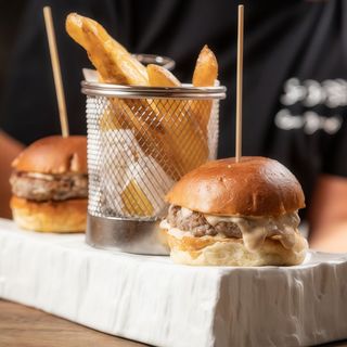 Dúo de burgers de wagyu caseras