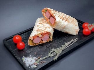 Хот-дог у лаваші з  двома телячими сосисками