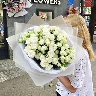 10 თეთრი სპრეი ვარდი 3095