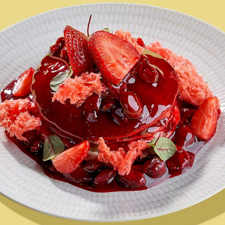 Панкейки з камамбером та вишневим соусом (300 г)