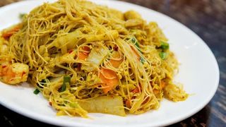 Spaghettoni di riso al curry