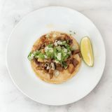 Taco De Champiñones Con Pimiento Y Cebolla (1 Ud.)