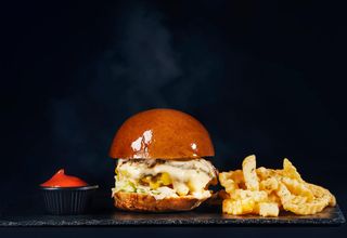 Small ჩიზბურგერი (+ ფრი და კეჩუპი)