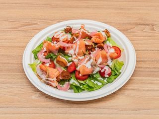 Insalata con salmone speziato