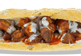 Bocata de Pincho Moruno (Pincho Moruno, Salsa Ranchera y Salsa Brava)