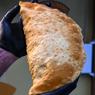 Czeburek z mięsem wieprzowym, ser, pieczarki