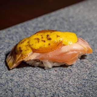 Niguiri De Salmón Flambeado