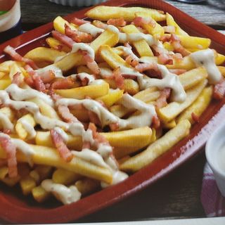 papas fritas 3 salsas